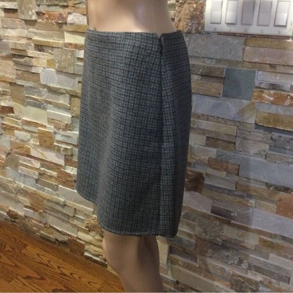 CLUB MONACO Mini Skirt - Picture 2 of 7